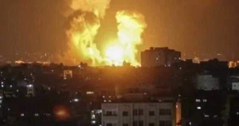 وسائل إعلام حوثية: غارات أمريكية بريطانية تستهدف جزيرة كمران بمحافظة الحديدة