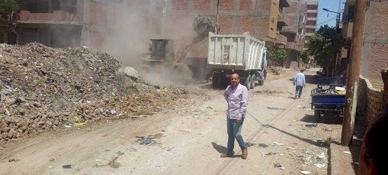محافظ أسيوط: حملات نظافة مكبرة لرفع وإزالة تجمعات المخلفات بمدينة أبنوب