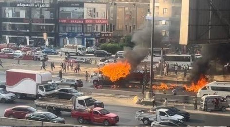 السيطرة على حريق سيارة نقل أعلى الطريق الدائرى.. صور