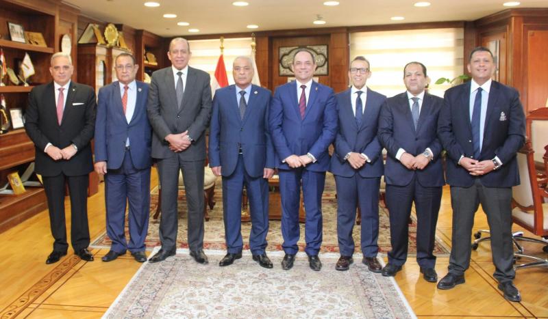 رئيس النيابة الإدارية يستقبل أعضاء مجلس إدارة نادي قضاة مصر لتهنئته