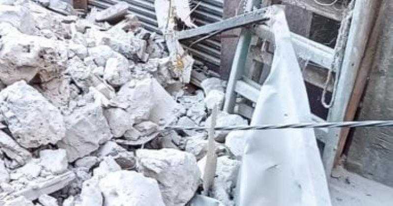 إصابة شخصين انهار عليهما حائط منزل في سوهاج