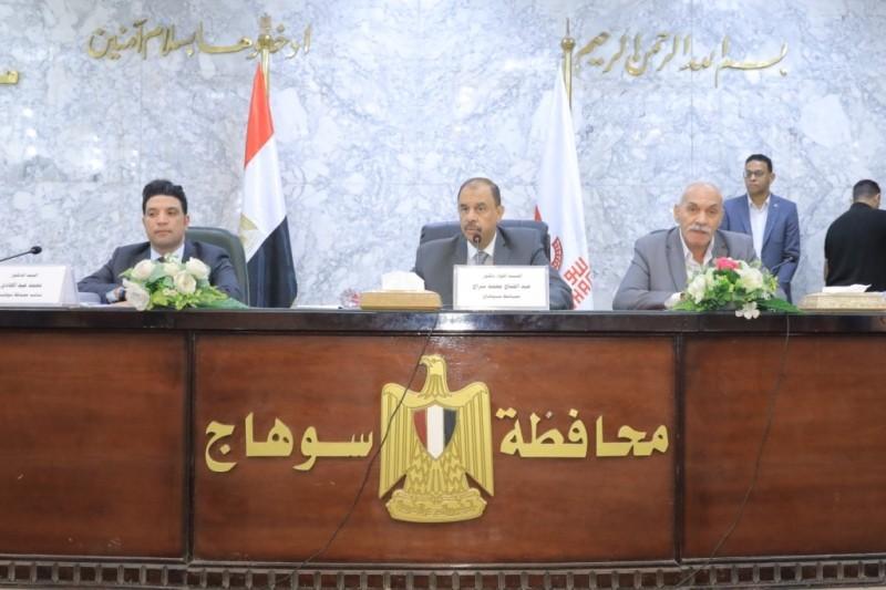 محافظ سوهاج يترأس اجتماع المجلس الاقتصادي الاجتماعي