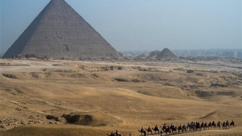 السياحة: يتم التعامل بشكل قانوني وعاجل مع شكاوى مخالفات منطقة الهرم
