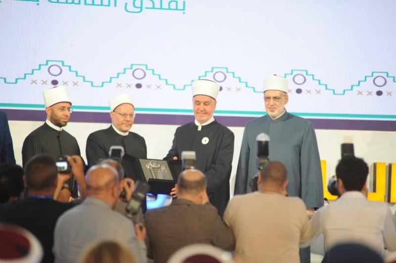 خلال تسلمه جائزة الإمام القرافي.. مفتي البوسنة والهرسك: شرف عَظيم وأشكر كل من اعترف بجهدنا