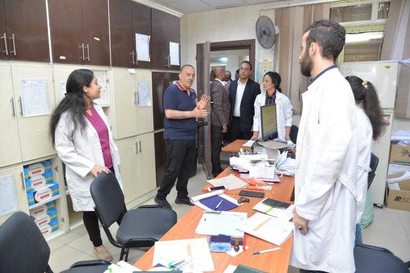 محافظ أسيوط يتفقد عيادة التأمين الصحي بمجمع المصالح ويشهد تسليم 3 حجرات جديدة