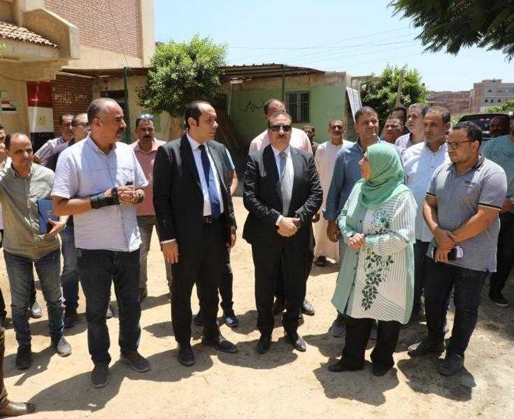 محافظ المنوفية يتفقد المركز التكنولوجي لمتابعة نسب الإنجاز بملف التصالح.. صور