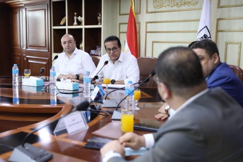 نائب رئيس مجلس الوزراء وزير الصحة ومحافظ بني سويف يعقدان اجتماعًا مع أعضاء مجلسي النواب والشيوخ