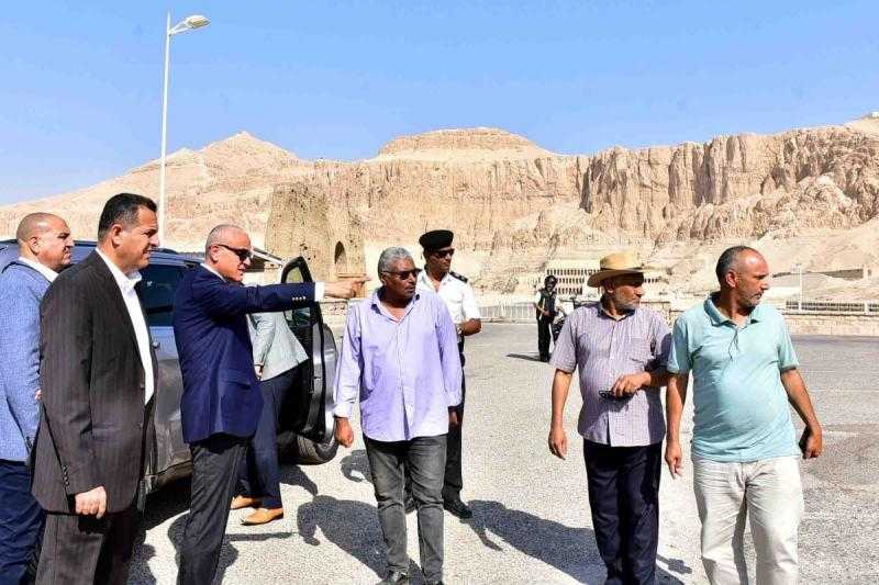 محافظ الأقصر يتفقد ساحة حتشبسوت وعددا من المشروعات الخدمية في القرنة