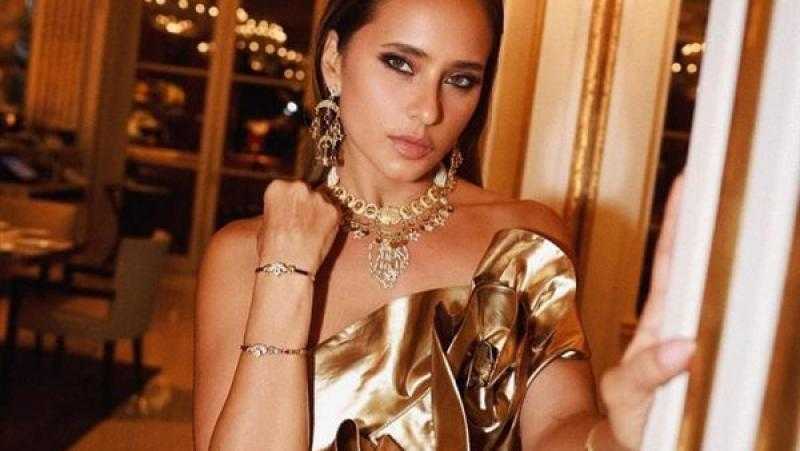 بعد الطلاق.. نيللى كريم تخطف الأنظار بإطلالة ذهبية