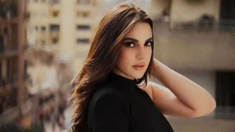 بفستان لامع| درة تبهر متابعيها بإطلالتها في حفل زفاف بشرى