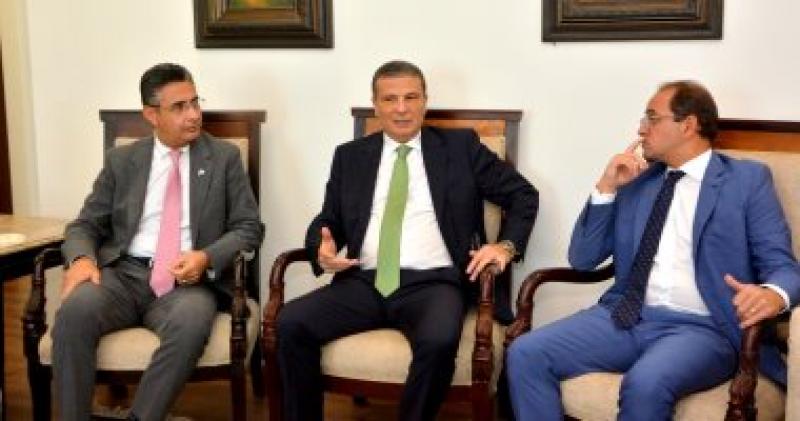 خط أحمر