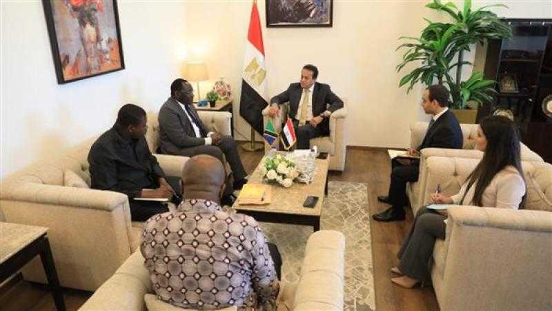 وزير الصحة: تلبية احتياجات تنزانيا من الدواء والكوادر الطبية