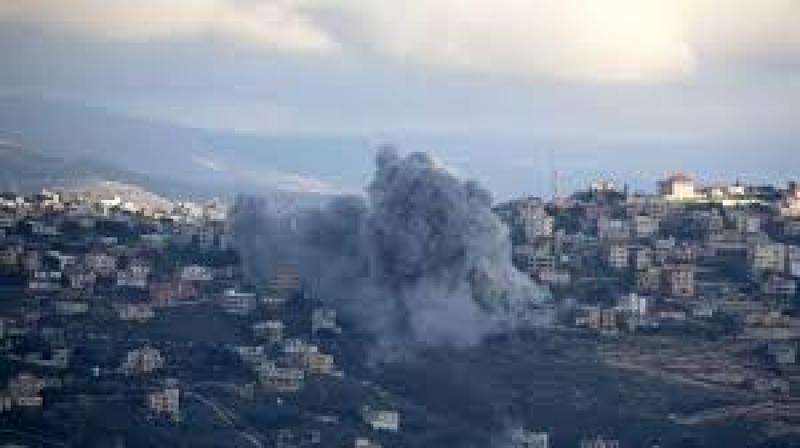 جيش الاحتلال الإسرائيلي يقصف بالمدفعية بلدة العديسة في جنوب لبنان