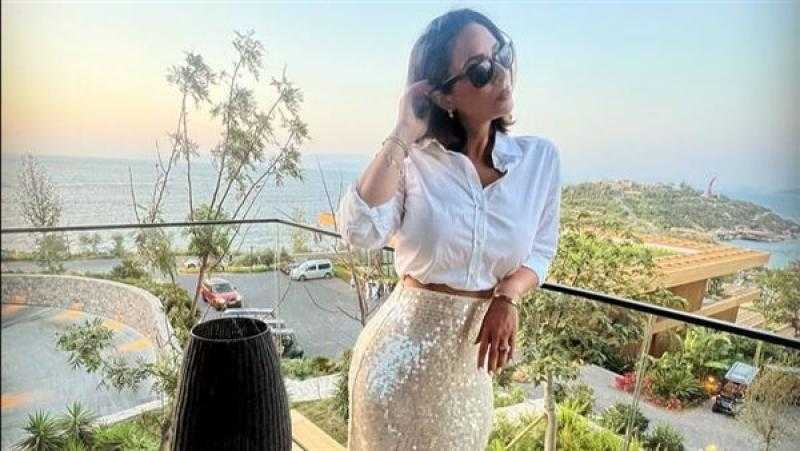 كاش مايوه.. بسنت شوقي تثير الجدل بإطلالة جديدة
