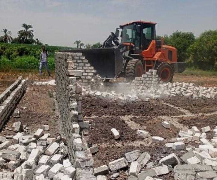 إزالة تعديات على أراضِ زراعية وأملاك الدولة في الغربية