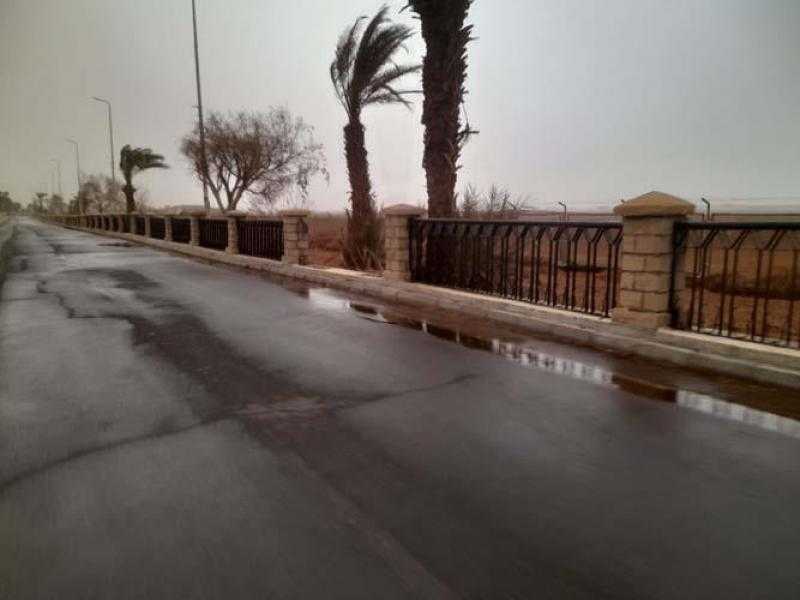 سقوط أمطار غزيرة على مدينة أبو سمبل السياحية جنوب أسوان