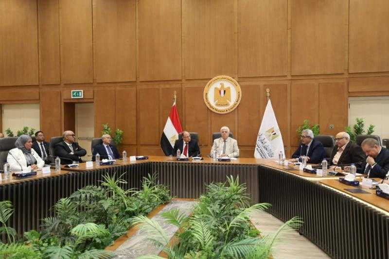 وزير التعليم العالي ورئيس هيئة الدواء المصرية يشهدان توقيع بروتوكول تعاون