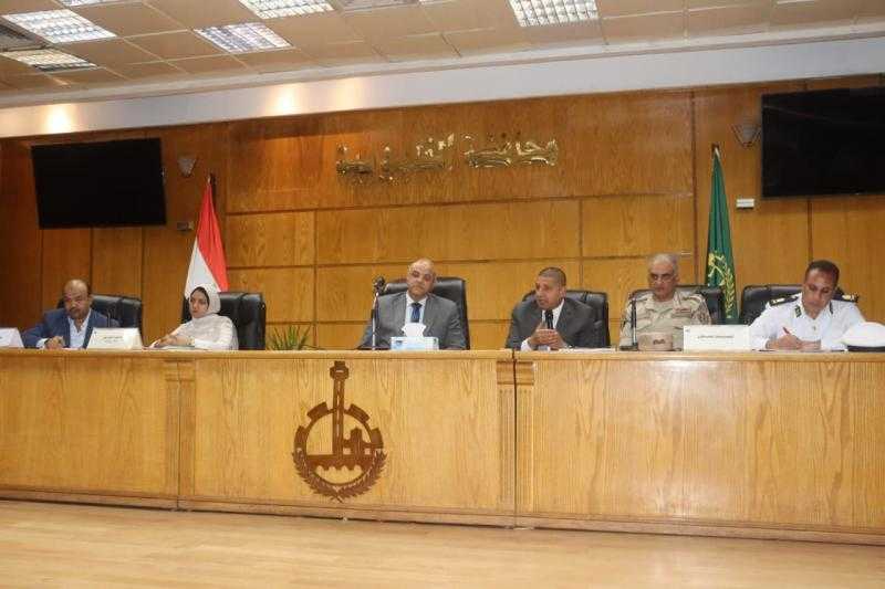 محافظ القليوبية يناقش استعدادات انطلاق التدريب العملي المشترك لمجابهة الأزمات والكوارث