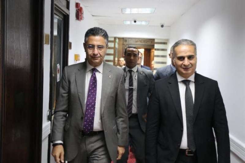 خط أحمر