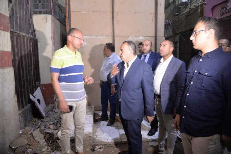 محافظ أسيوط يتابع تنظيم الإشغالات في شارع ثابت ويلتقي أصحاب الأكشاك.. صور