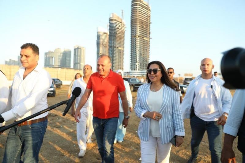 وزيرة التنمية المحلية والرئيس التنفيذي للشركة المتحدة يتفقدان التشغيل التجريبي لمعرض تنمية الأسرة المصرية بالعلمين الجديدة
