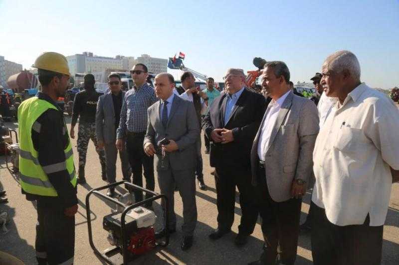 استعدادًا لمواجهة التغيرات المناخية.. محافظ كفر الشيخ يشهد اصطفاف معدات وسيارات الطوارئ