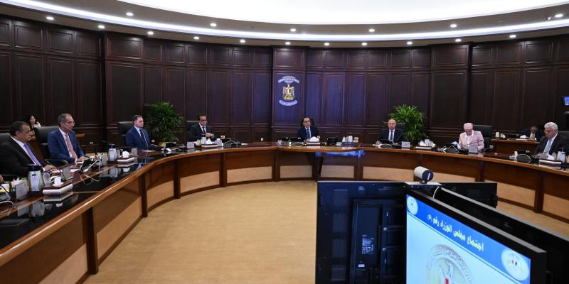 مدبولي: توجيهات من الرئيس السيسي بمواصلة الجهد المُكثف لتعزيز توطين الصناعات الواعدة في مصر
