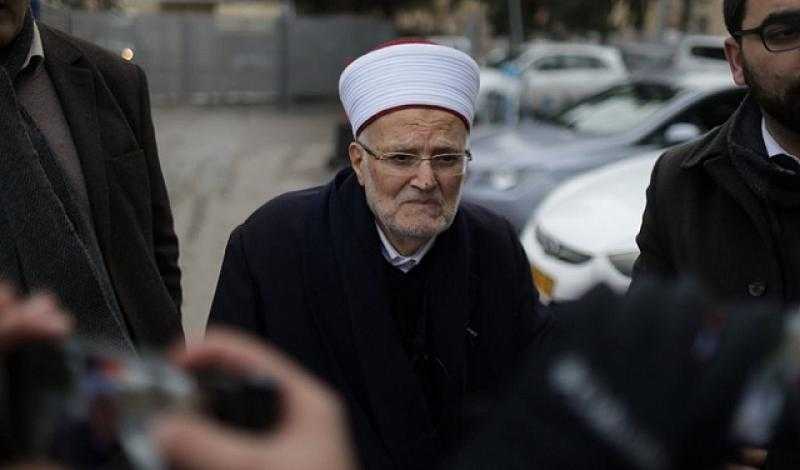 منع خطيب ”الأقصى” الشيخ عكرمة صبري من دخول المسجد 6 أشهر