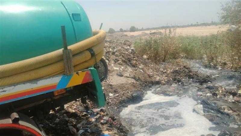 محافظ أسيوط: ضبط سيارتي كسح تلقي مخلفات الصرف الصحي بالترع بمركزي أبنوب والفتح