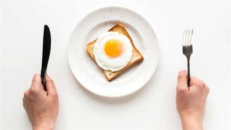 طبيبة تحذر من مخاطر البيض