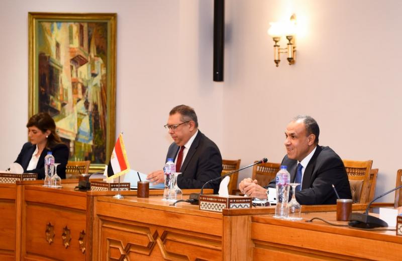 خط أحمر