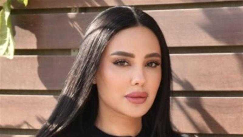 بفستان جريء.. مي القاضي تثير ضجة بإطلالتها الأنيقة