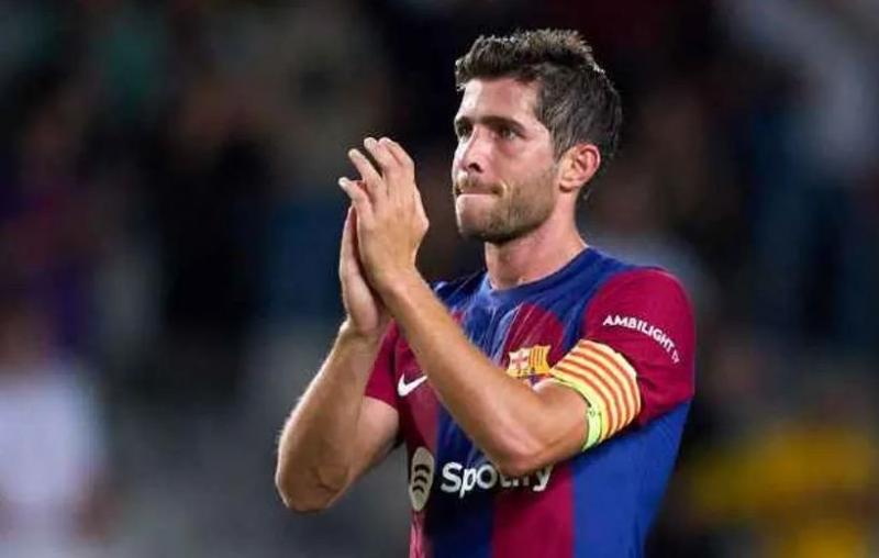 سيرجي روبرتو يعلن رحيله عن برشلونة بعد 18 عاما مع النادي