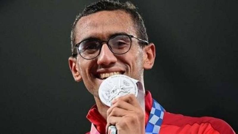 والدة أحمد الجندي: قبل السفر لباريس تحدثت معه وقلت له ستحقق الميدالية