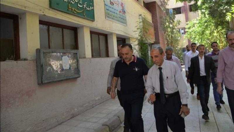 محافظ أسيوط يلغي انتداب مديرة مشروع الثروة الحيوانية ويحيلها للتحقيق.. صور