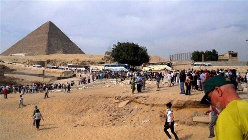 أهم منطقة أثرية بالعالم.. خبير أثري يشيد بهضبة الأهرام