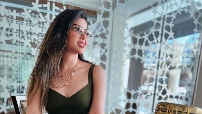 ميرنا جميل تشعل السوشيال ميديا بهذه الإطلالة |صور