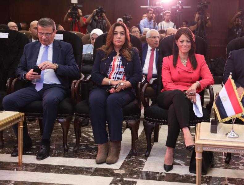 وزيرة التنمية المحلية تشارك في إطلاق أول سوق لإصدار شهادات خفض الكربون الطوعي