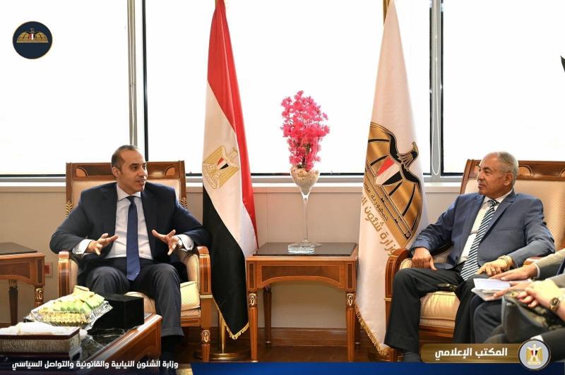 وزير الشئون النيابية والقانونية والتواصل السياسي يستقبل وفدًا من حزب ”حماة الوطن”