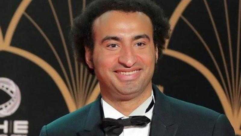 علي ربيع يحتفل بنجاح ”الصفا ثانوية بنات” وسط جمهوره داخل السينمات