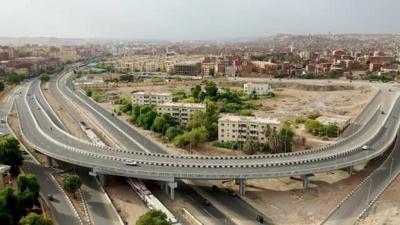 كوبرى مزلقان السيل بأسوان ينهى الأزمة المرورية بالمنطقة.. فيديو