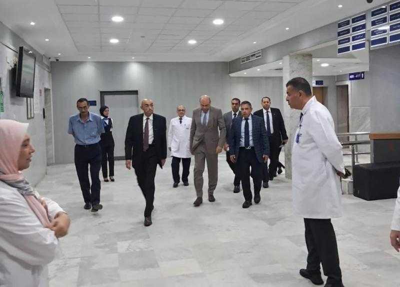 وزير الطيران يتفقد مستشفى مصر للطيران للاطمئنان على جودة الخدمات الطبية