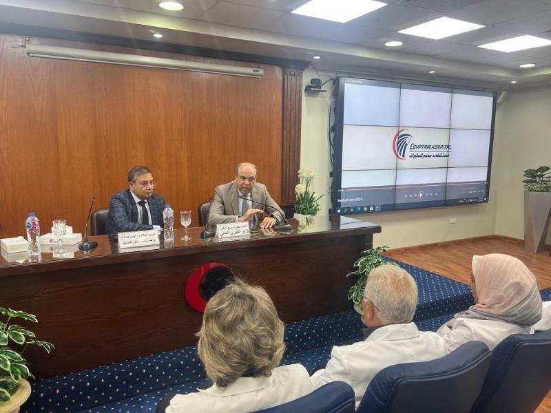 وزير الطيران المدني يتفقد الأقسام والوحدات الطبية بمستشفى مصر للطيران