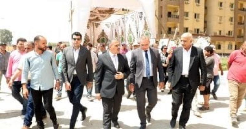 محافظ الشرقية ورئيس التنمية الحضرية يتفقدان مشروعات الحريرى وكفر الحمام