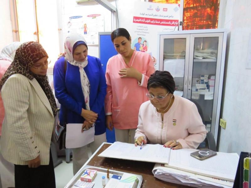 نائب وزير الصحة تتفقد وحدة صحة مدينة العمال بمحافظة قنا وتشدد على إتاحة وسائل تنظيم الأسرة بشكل دوري