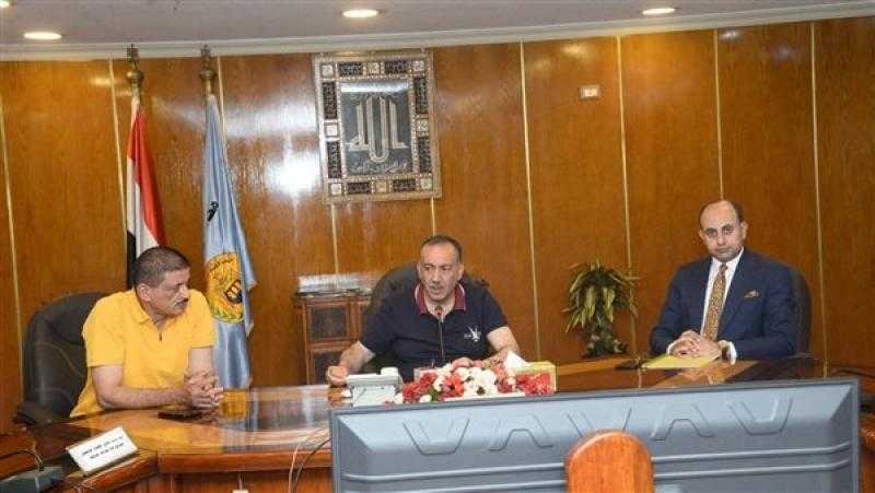 محافظ أسيوط يلتقي مسئولي شركة تكرير البترول لتفعيل المشاركة المجتمعية