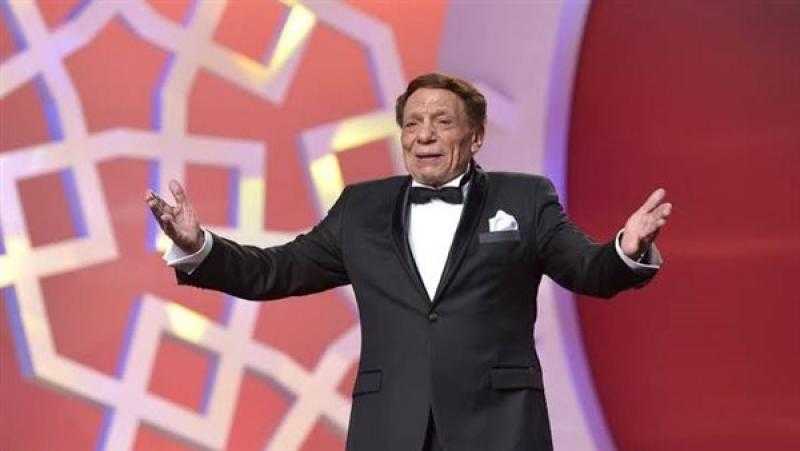 محمود العزازي: عادل إمام جزء أصيل من حقبة فن التسعينات