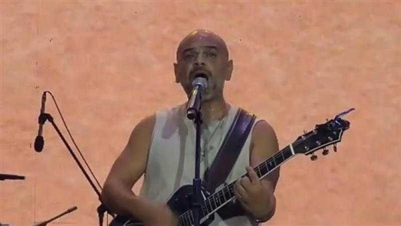 مسار إجباري يهدي أغنية لشهداء غزة في حفل العلمين