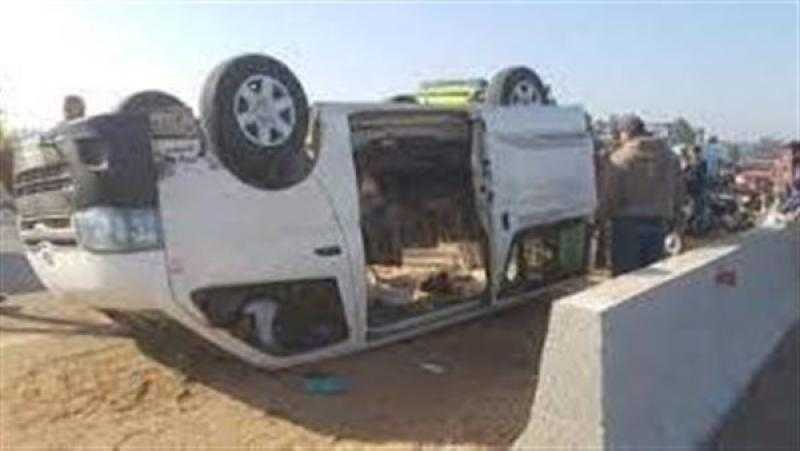مصرع شخصين وإصابة 8 آخرين إثر انقلاب ميكروباص بالطريق الدائري