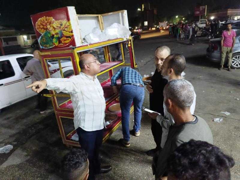 محافظ أسيوط يؤكد رفع وإزالة أي تعديات على حرم الطريق بشوارع حي شرق.. صور